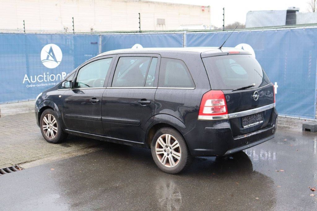 Passenger car Opel Zafira 1.9 CDTI Diesel 120 hp 2008 (Margin)