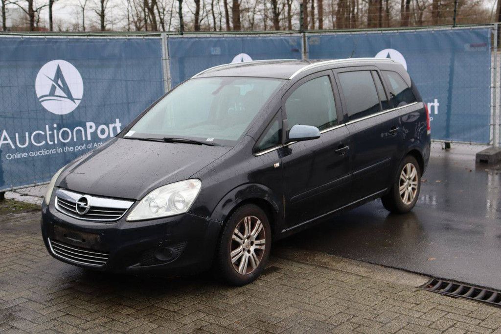 Passenger car Opel Zafira 1.9 CDTI Diesel 120 hp 2008 (Margin)