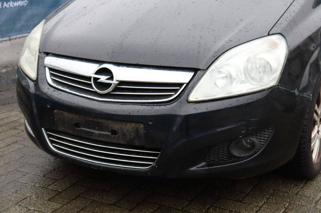 Passenger car Opel Zafira 1.9 CDTI Diesel 120 hp 2008 (Margin)