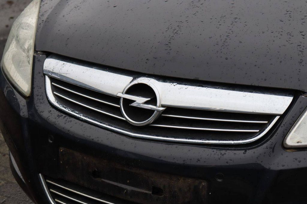 Passenger car Opel Zafira 1.9 CDTI Diesel 120 hp 2008 (Margin)