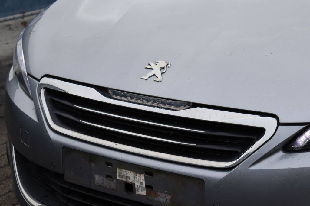Pkw Peugeot 308 Benzin 130 PS 2014 (Margin)