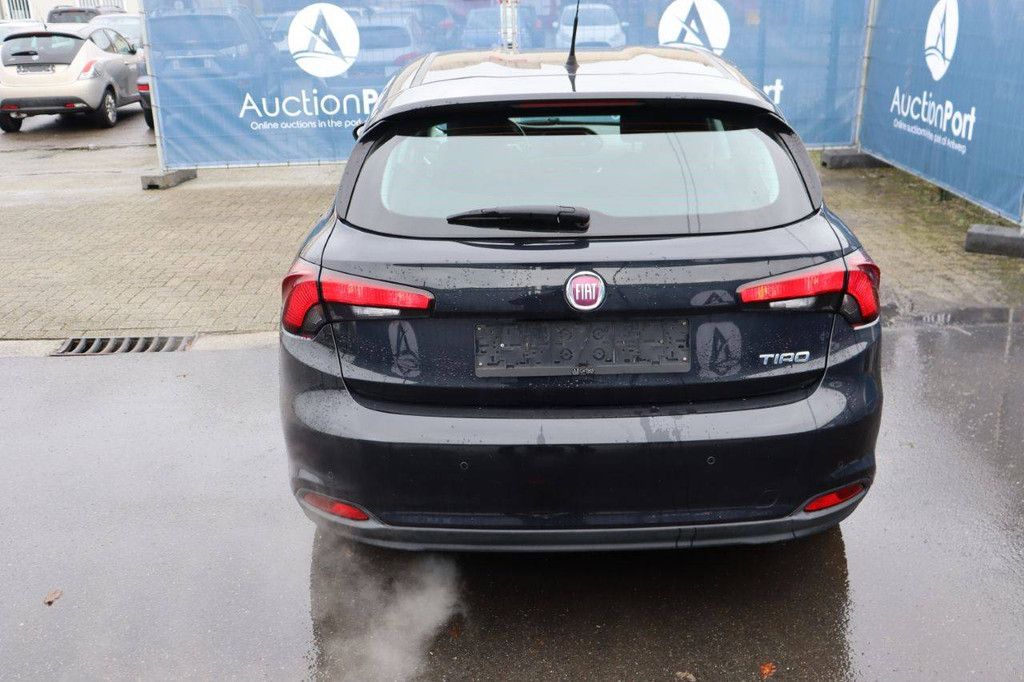 Passenger car Fiat Tipo Petrol 95 hp 2017 (Margin)