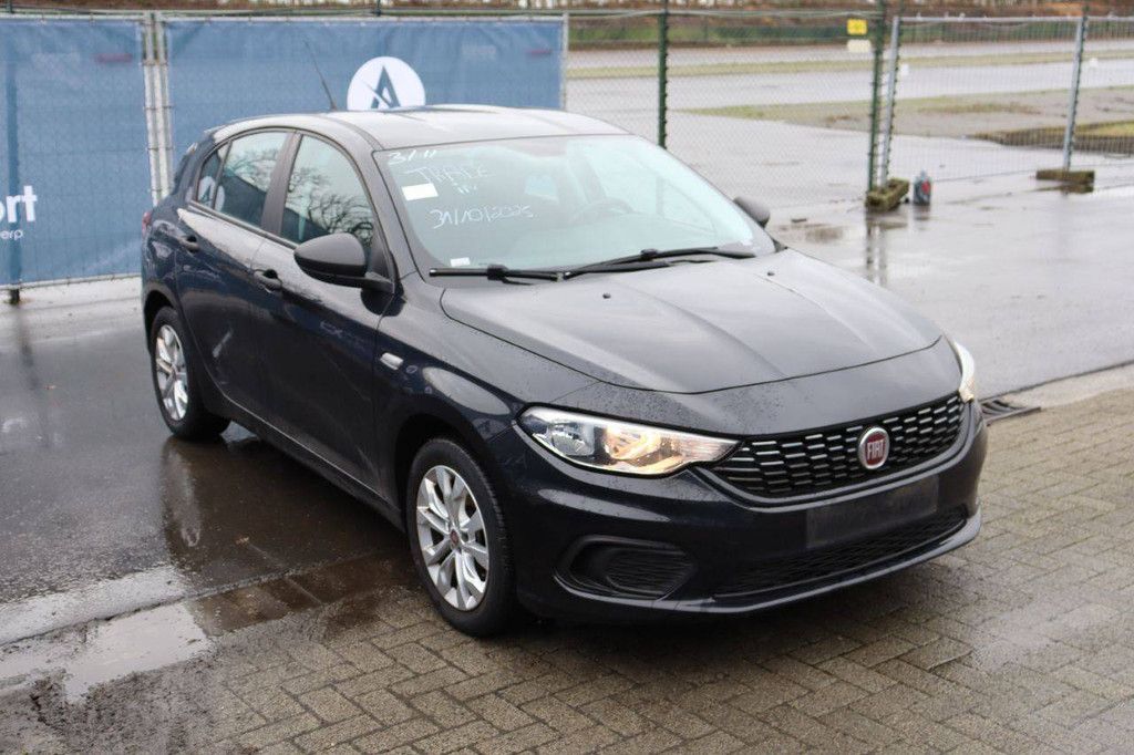 Passenger car Fiat Tipo Petrol 95 hp 2017 (Margin)