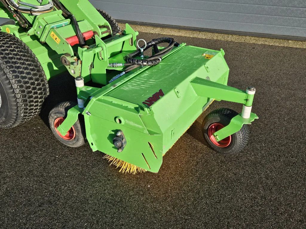 Avant Borstel met opvangbak 1050