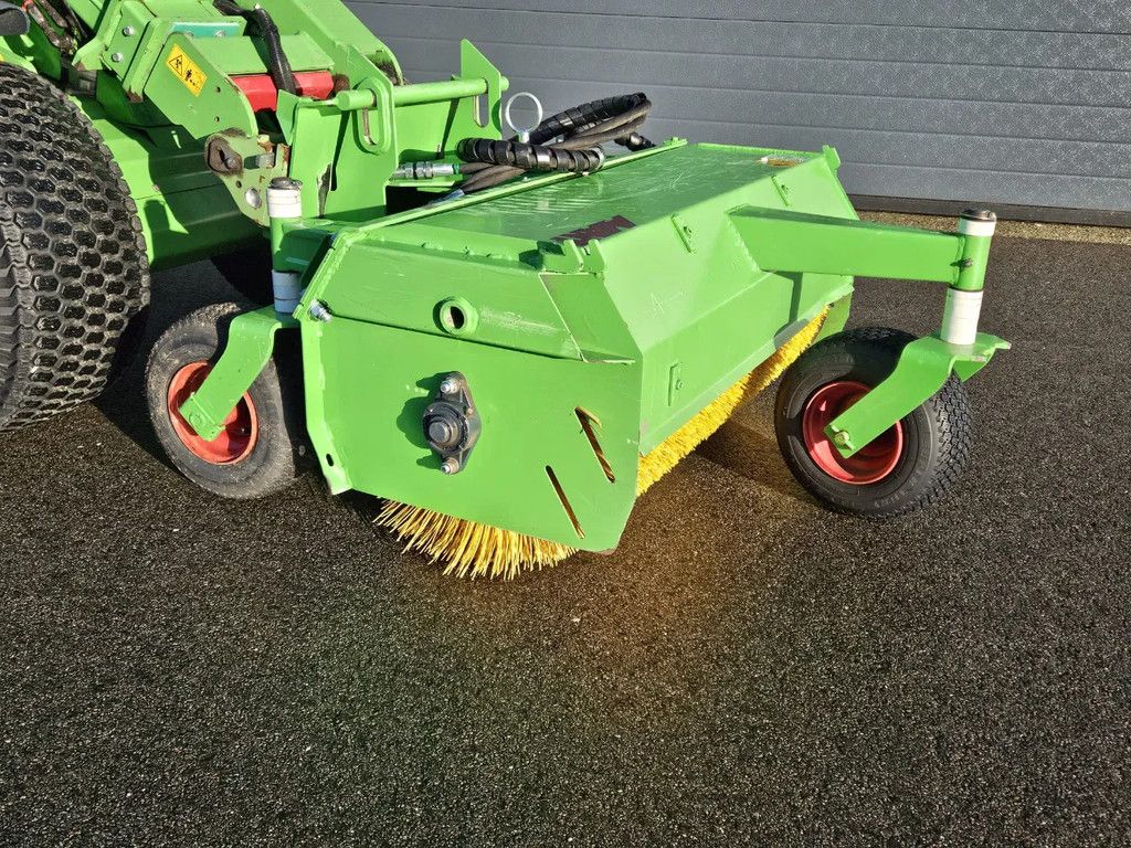 Avant Borstel met opvangbak 1050