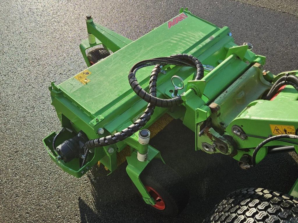 Avant Borstel met opvangbak 1050