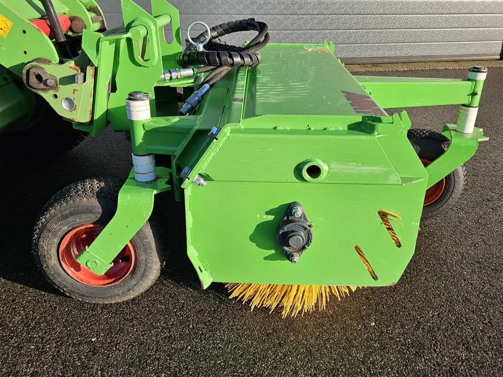 Avant Borstel met opvangbak 1050