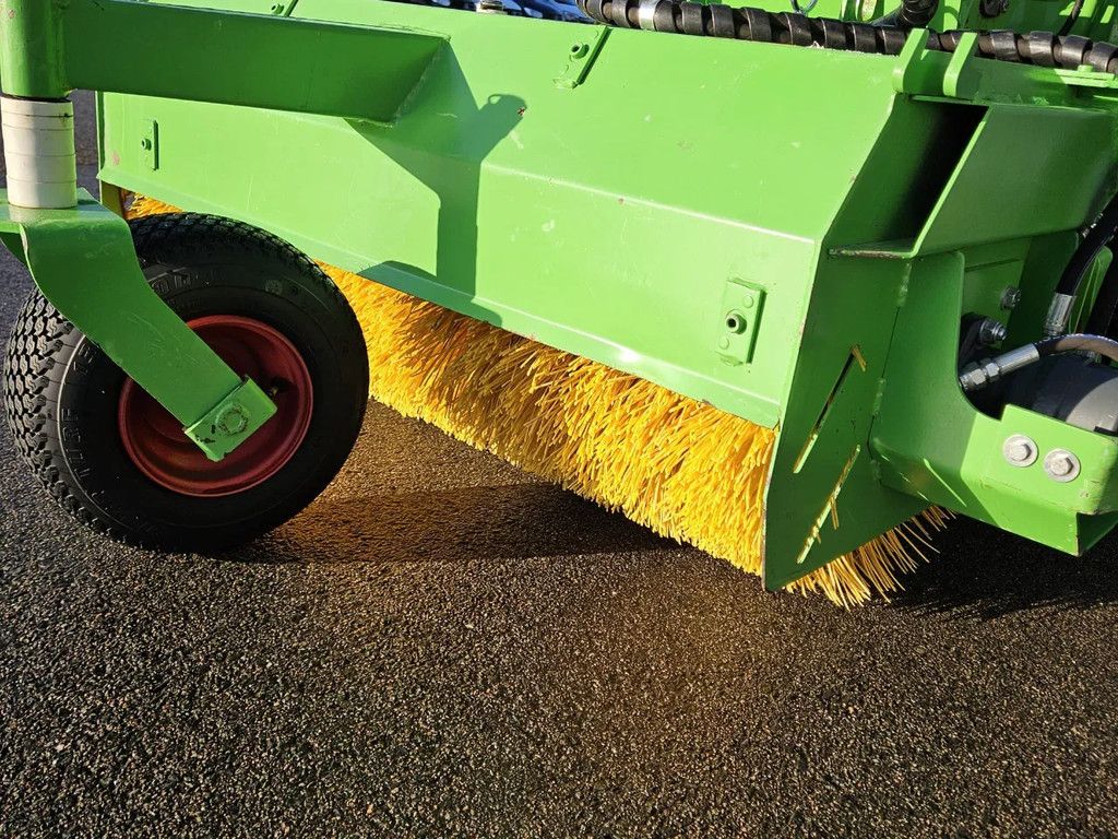 Avant Borstel met opvangbak 1050