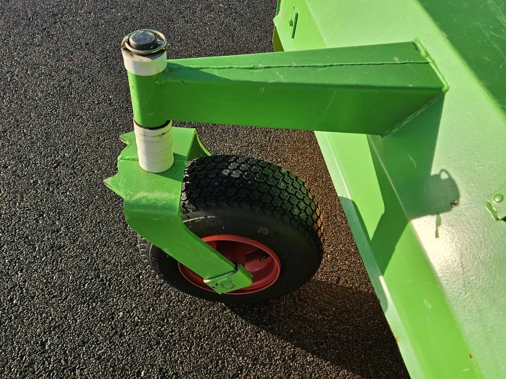 Avant Borstel met opvangbak 1050