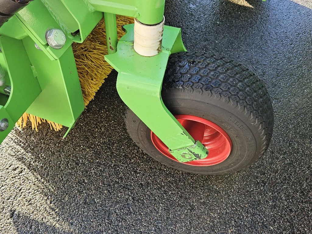 Avant Borstel met opvangbak 1050