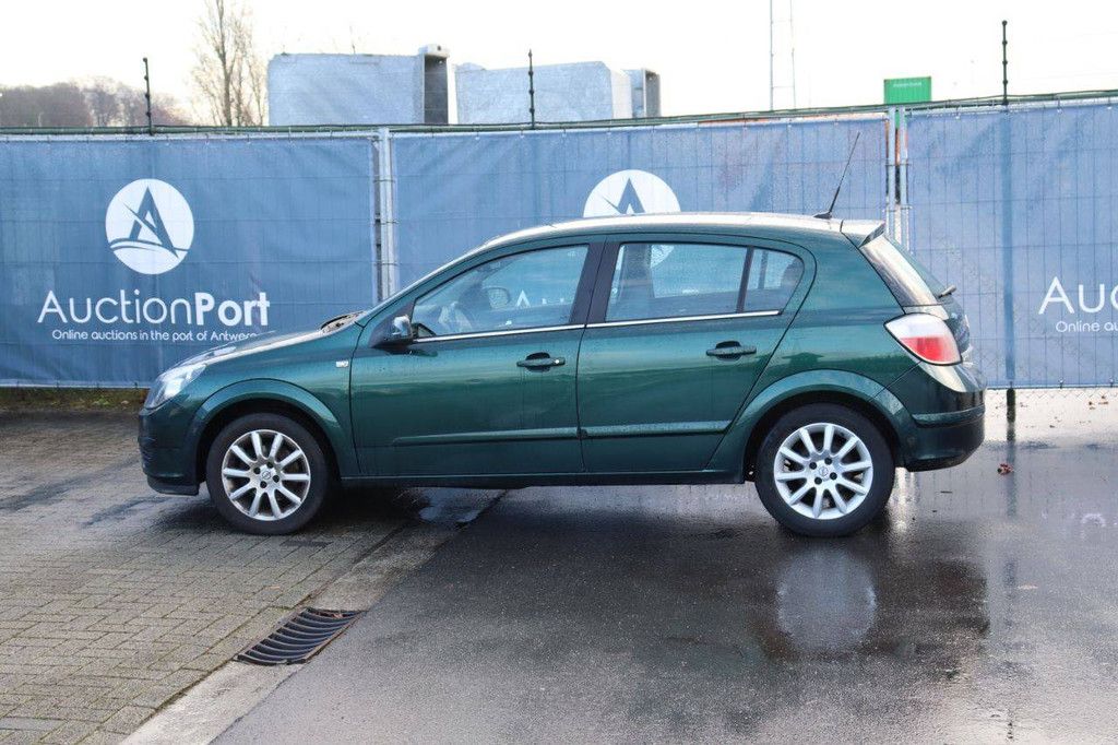 Passenger car Opel Astra Petrol 90 hp 2004 (Margin)