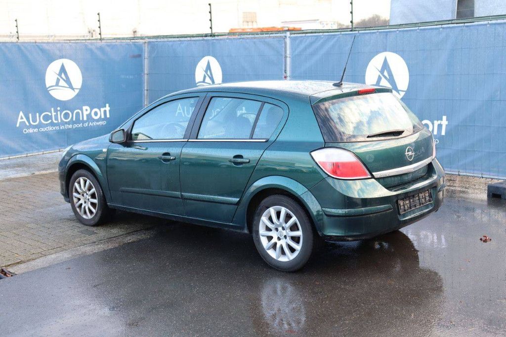 Passenger car Opel Astra Petrol 90 hp 2004 (Margin)