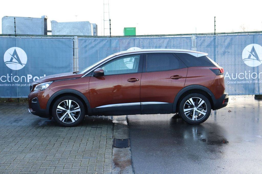 SUV Peugeot 3008 Petrol 130 hp 2020 (Margin)