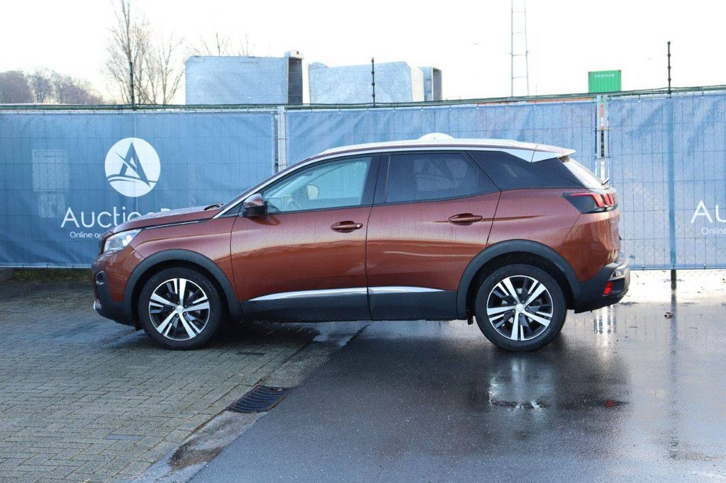 SUV Peugeot 3008 Petrol 130 hp 2020 (Margin)
