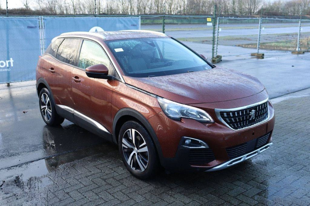 SUV Peugeot 3008 Petrol 130 hp 2020 (Margin)