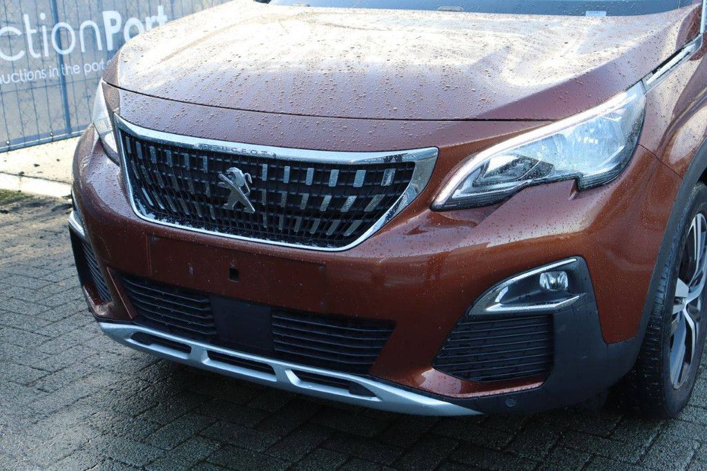 SUV Peugeot 3008 Petrol 130 hp 2020 (Margin)