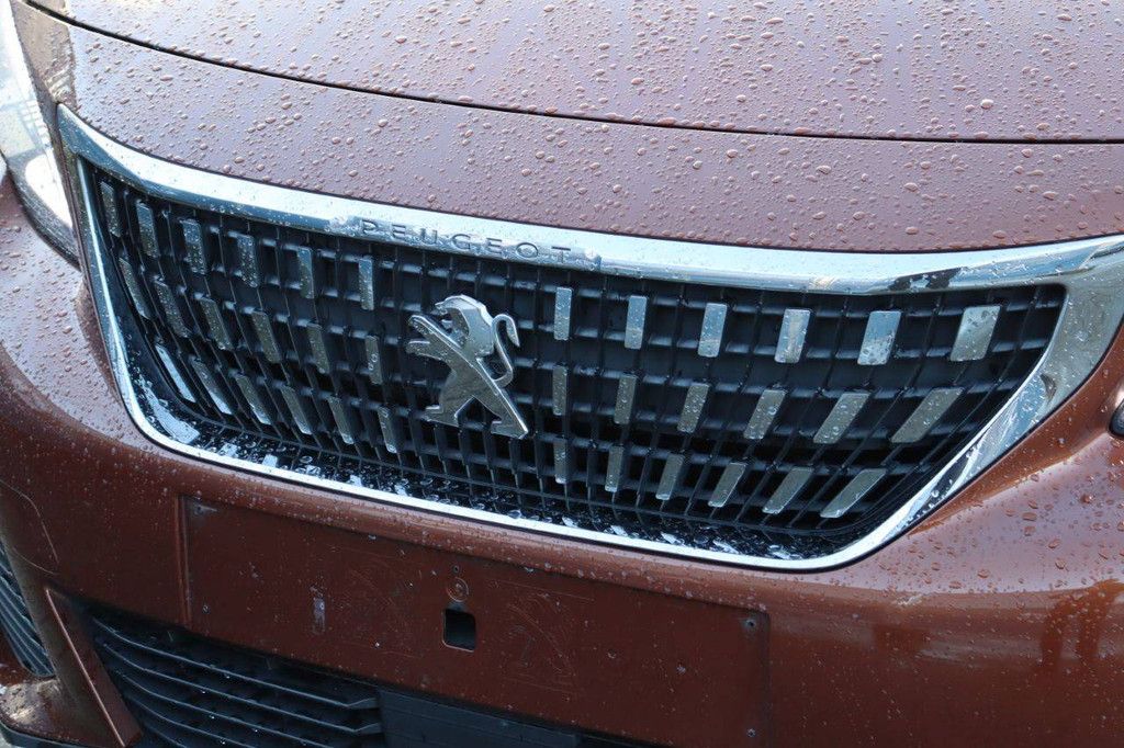 SUV Peugeot 3008 Petrol 130 hp 2020 (Margin)