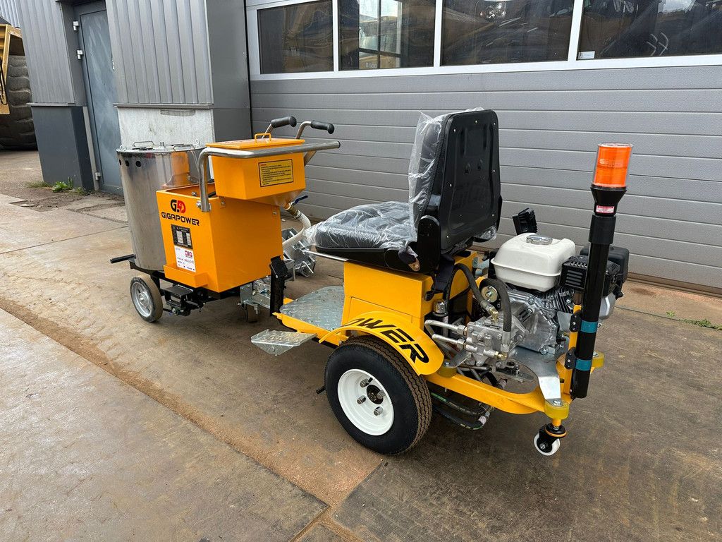 Giga power 860 Road Marking Machine