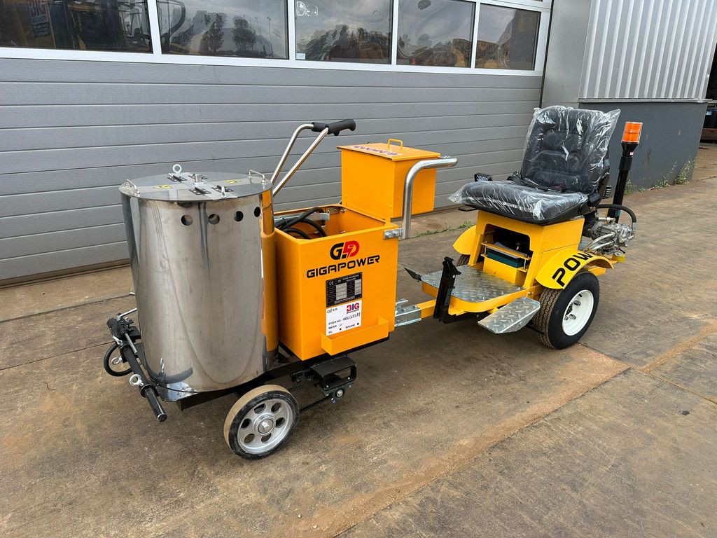 Giga power 860 Road Marking Machine