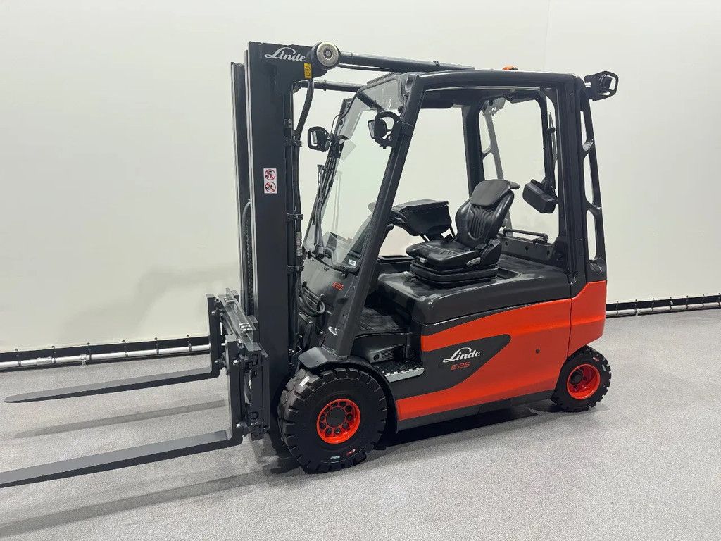Linde 387 E 25 L-01. Inclusief nieuwe accu