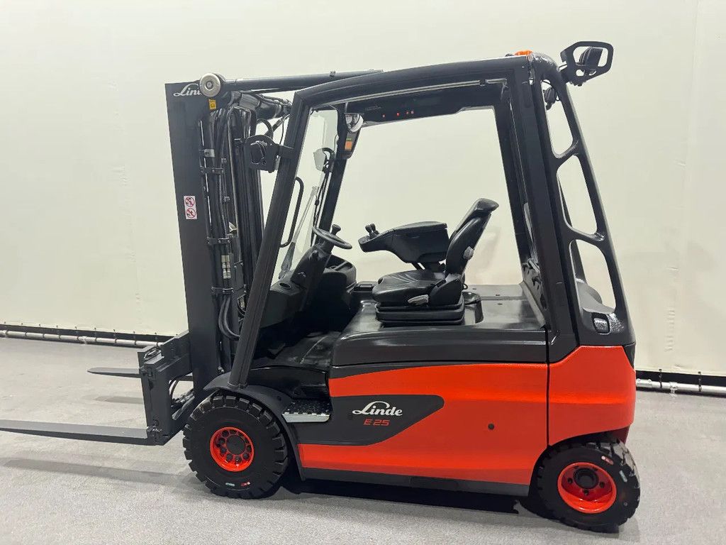 Linde 387 E 25 L-01. Inclusief nieuwe accu