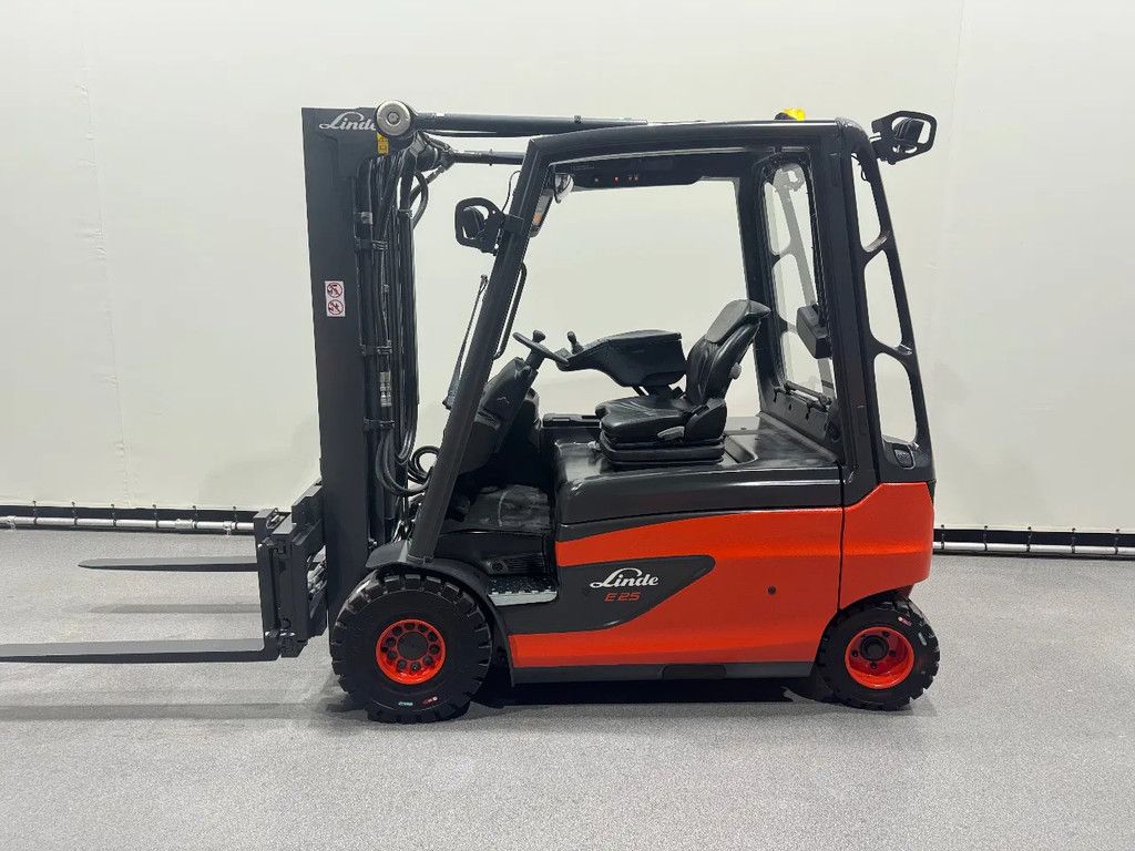Linde 387 E 25 L-01. Inclusief nieuwe accu