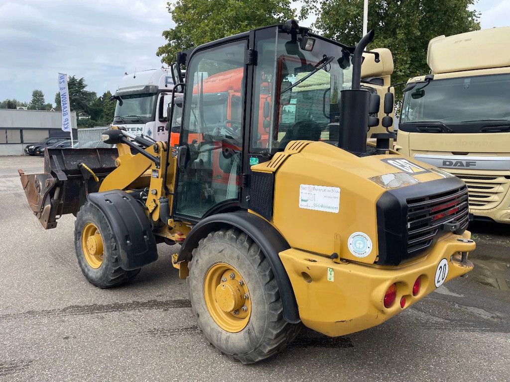 Caterpillar 906H met Klapschauffel ONLY 1900 uhr !! Nieuwstaat !! Direkt inzetbaar