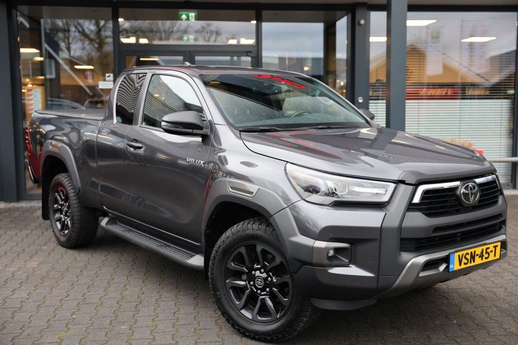 Toyota Hilux 2.8 D-4D X-TRA CAB INVINCIBLE A/T 4WD VAN