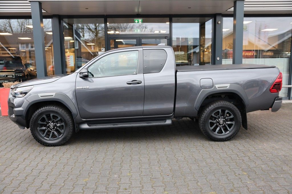 Toyota Hilux 2.8 D-4D X-TRA CAB INVINCIBLE A/T 4WD VAN