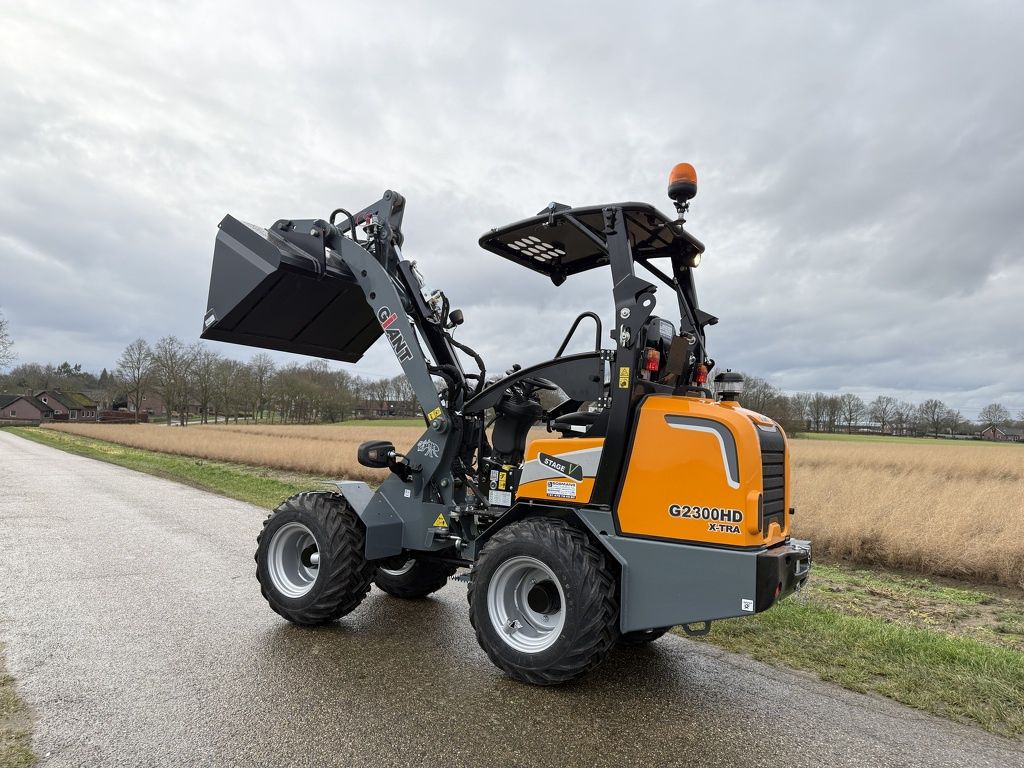 Giant G2300 X-TRA HD minishovel / shovel (met pro-inching)