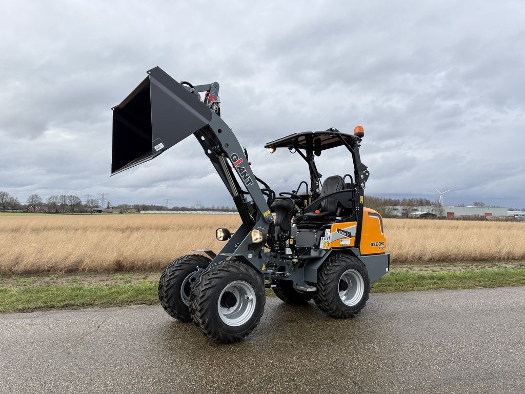Giant G2300 X-TRA HD minishovel / shovel (met pro-inching)
