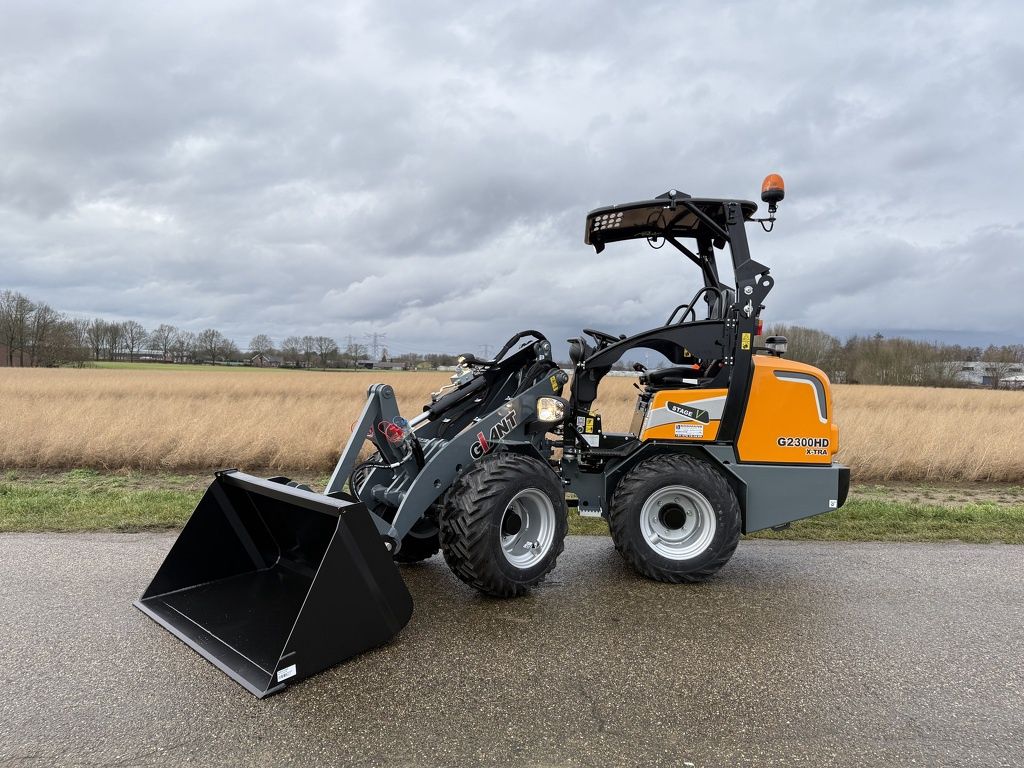 Giant G2300 X-TRA HD minishovel / shovel (met pro-inching)