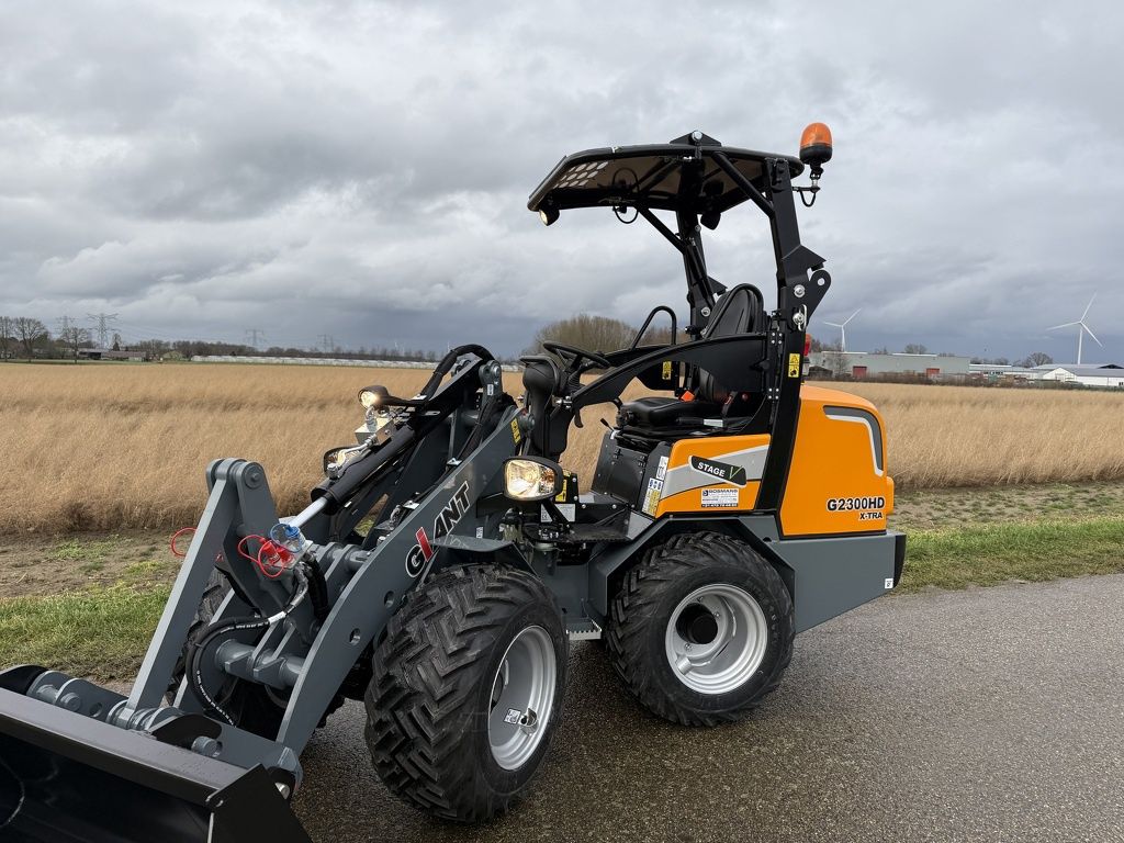 Giant G2300 X-TRA HD minishovel / shovel (met pro-inching)