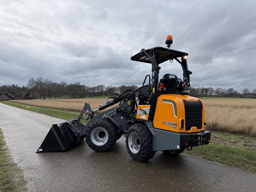 Giant G2300 X-TRA HD minishovel / shovel (met pro-inching)