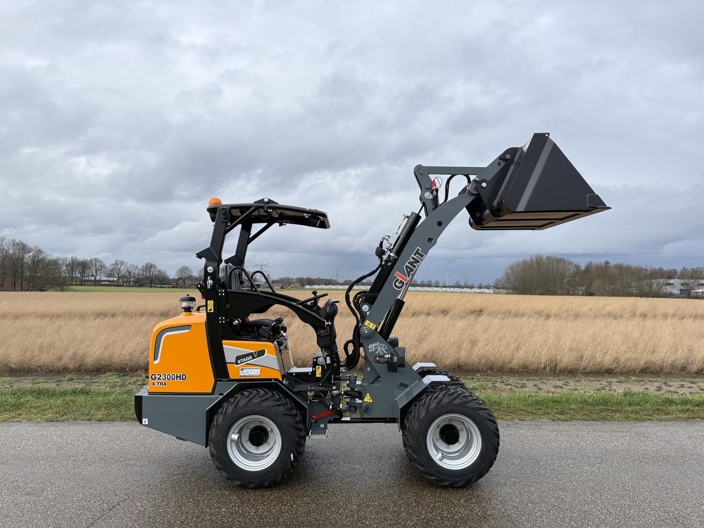 Giant G2300 X-TRA HD minishovel / shovel (met pro-inching)