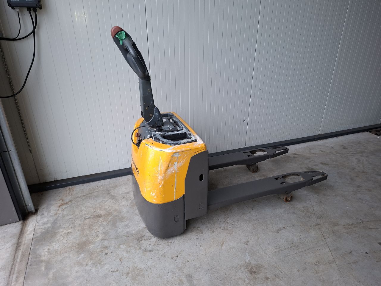 Elektrische palletwagen Jungheinrich EME 114 brede vorken