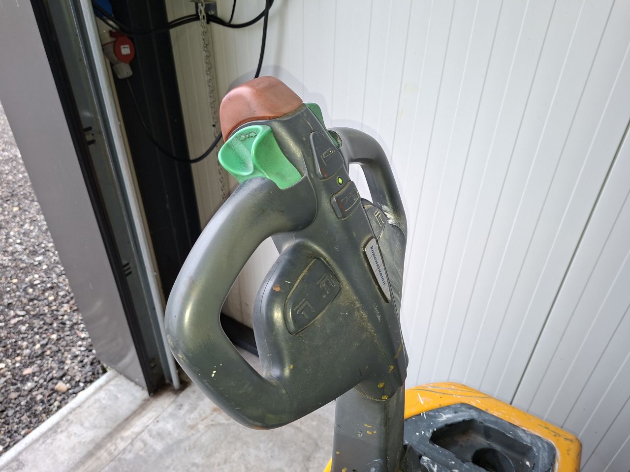 Elektrische palletwagen Jungheinrich EME 114 brede vorken