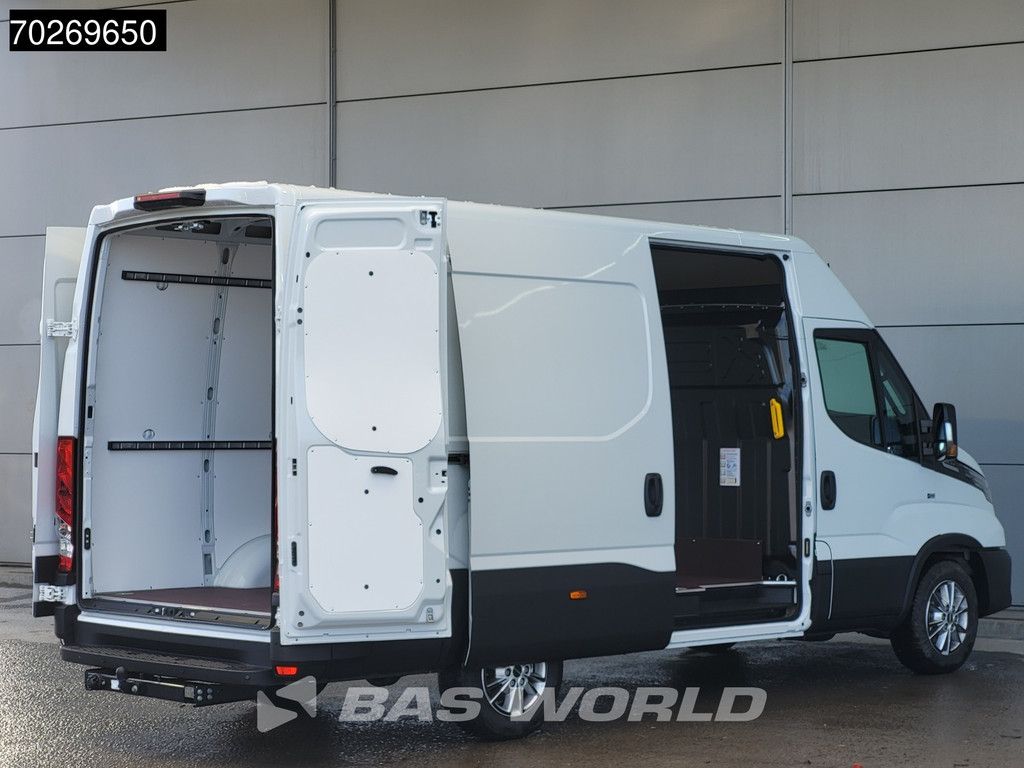 Iveco Daily 35S21 3.0L Automaat 210PK L2H2 3,5t Trekhaak ACC LED Airco Camera Parkeersensoren Tacho CarPlay Euro6 L2 12m3 A/C Towbar