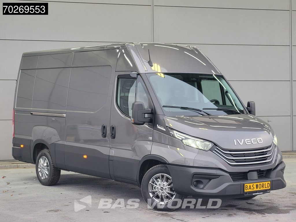 Iveco Daily 35S21 3.0L Automaat 210PK 3,5t Trekhaak ACC LED Airco Camera Parkeersensoren Tacho Euro6 L2 12m3 Klima AHK