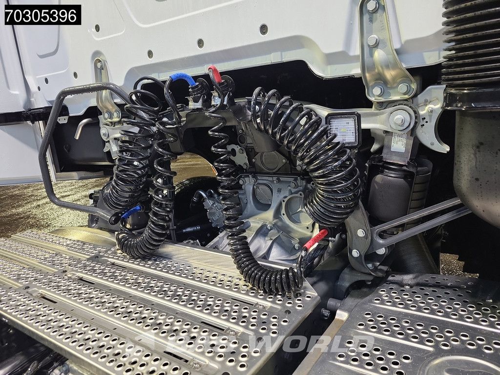 Mercedes Actros 1851 4X2 NEW! BigSpace Retarder 2xTanks Mirrorcam