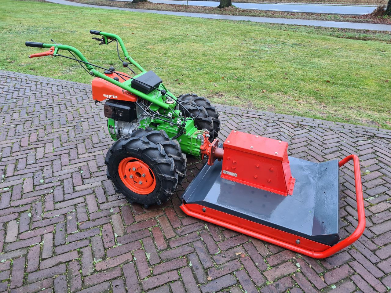 Agria 5500 met maaidek cyklo maaidek.