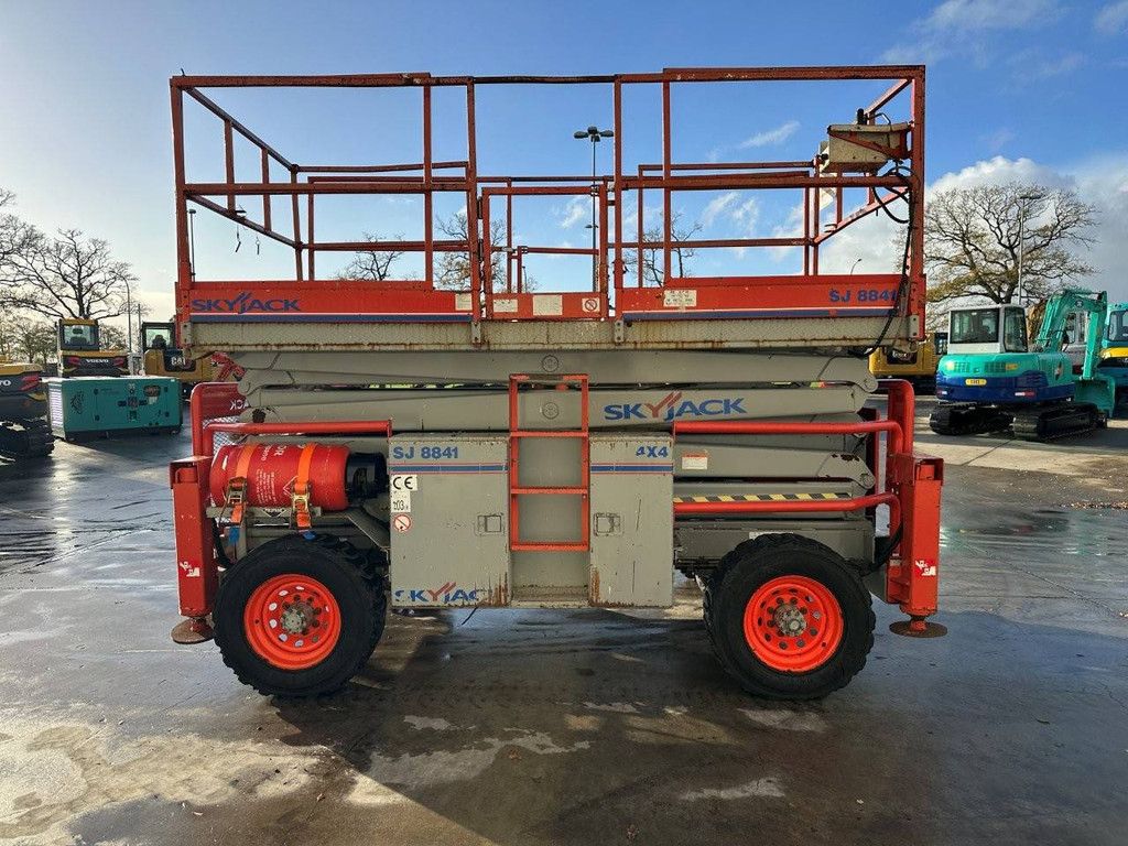 Scherenarbeitsbühne Skyjack SJ-8841E LPG 14,5 m 2009