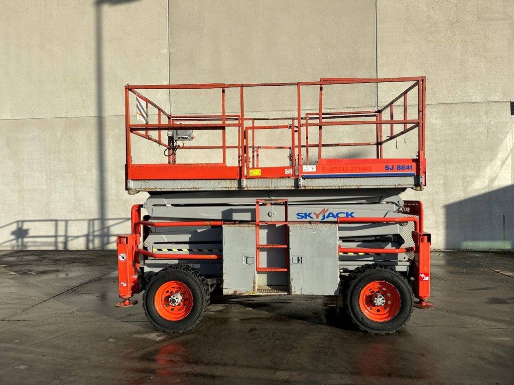 Scherenarbeitsbühne Skyjack SJ-8841E LPG 14,5 m 2009