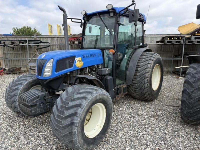 New Holland T4030F