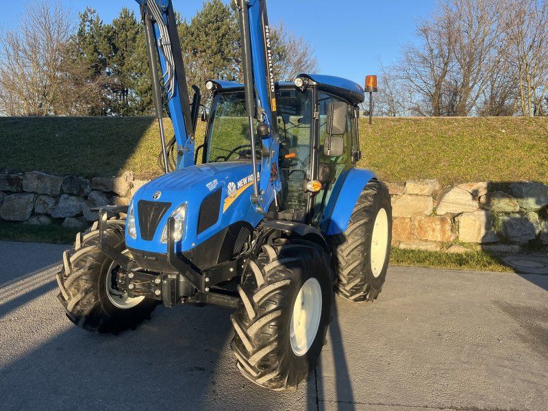 New Holland T 4.75 mit Frontlader
