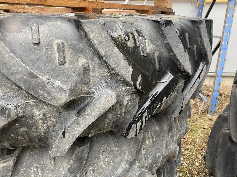 Kleber 420 85 R30 sowie 11,2 R 38 für JCB