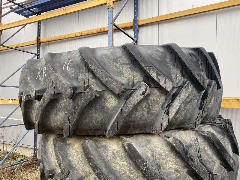 Kleber 420 85 R30 sowie 11,2 R 38 für JCB