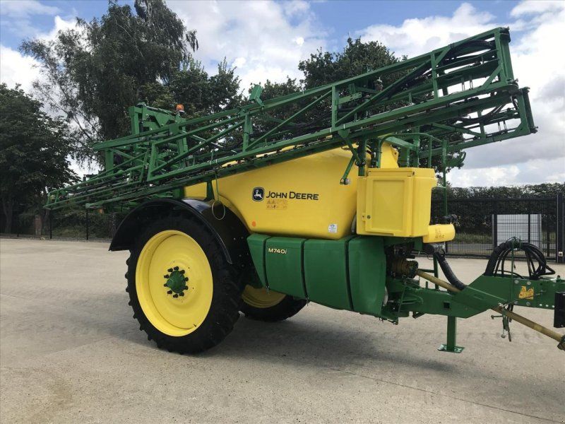 John Deere M740i