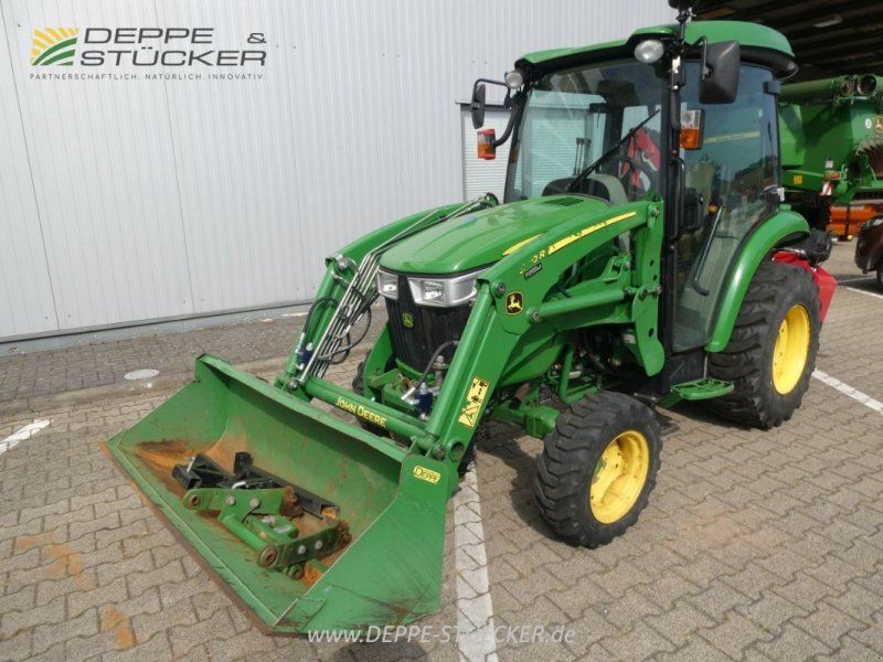 John Deere 3038R mit FL 320R + Schneeschild etc.