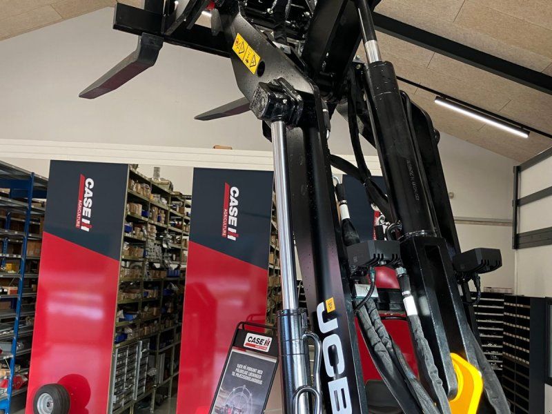 JCB 403 Plus Agri med JST skovl og pallegaffel